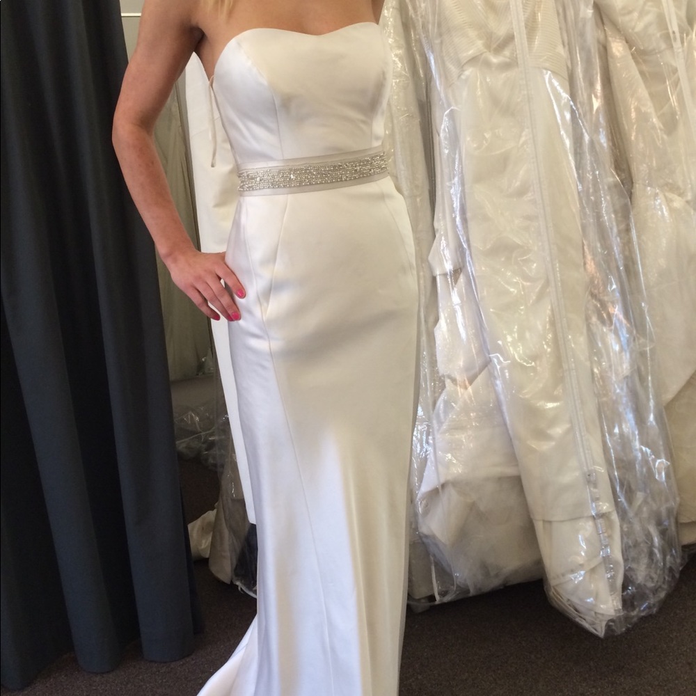 Timeless sleek wedding gown by Anna maier couture
